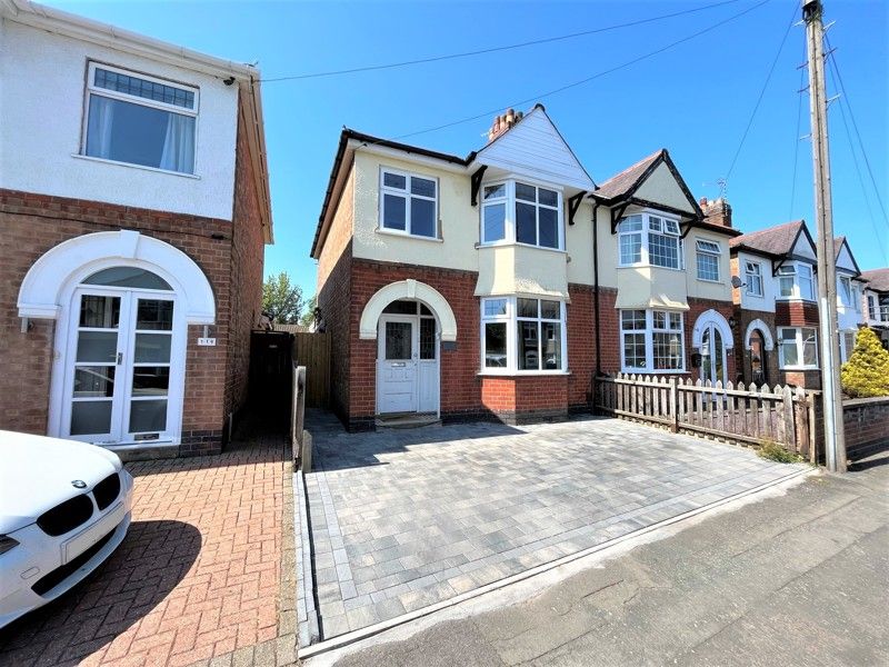 3 bed semidetached house to rent in Priesthills Road, Hinckley