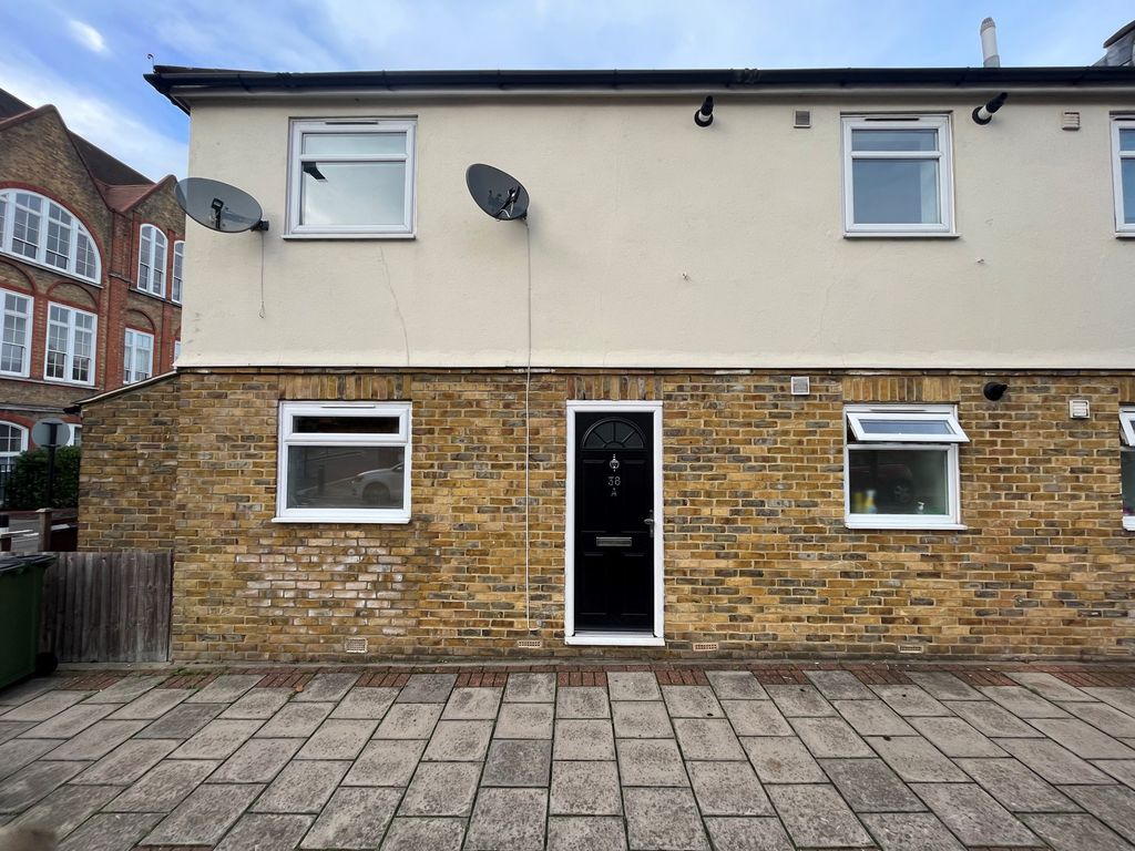 2 bed flat to rent in Bloomfield Road, London SE18, £1,650 pcm Zoopla