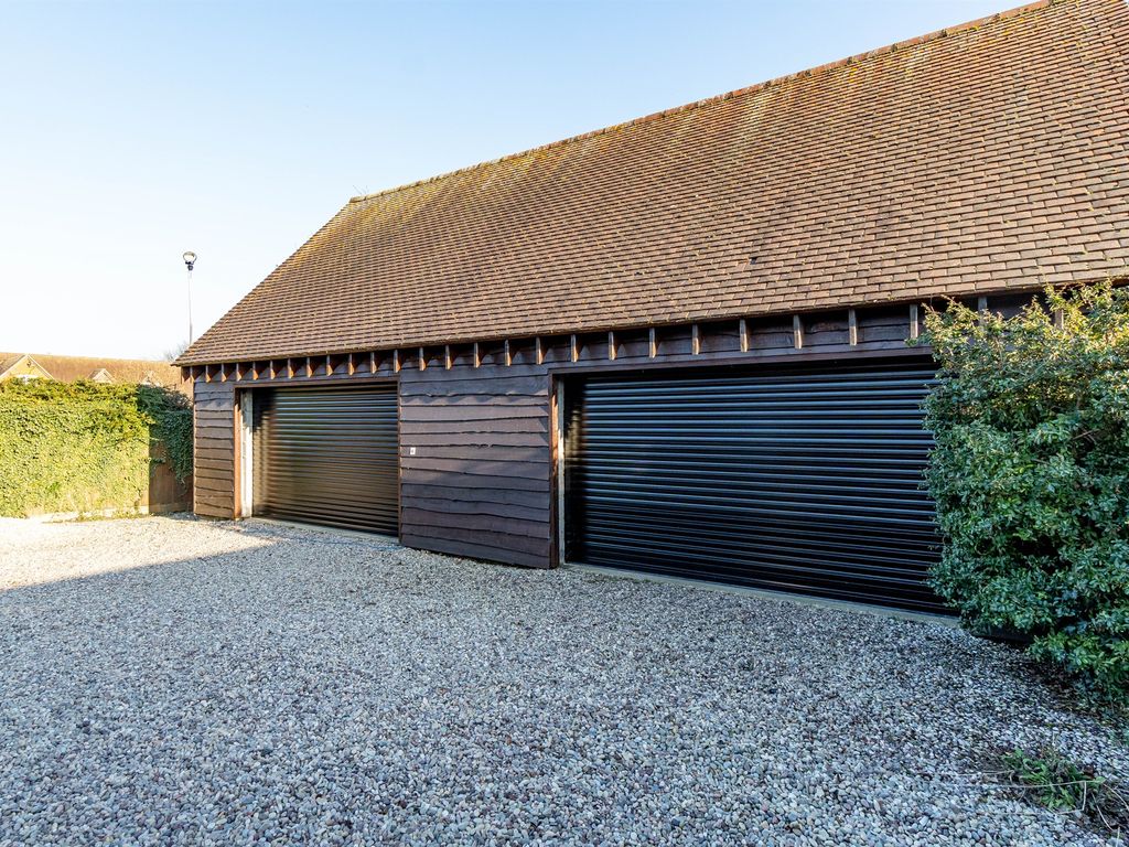 1 bed barn conversion for sale in Church Lane, Weston Turville