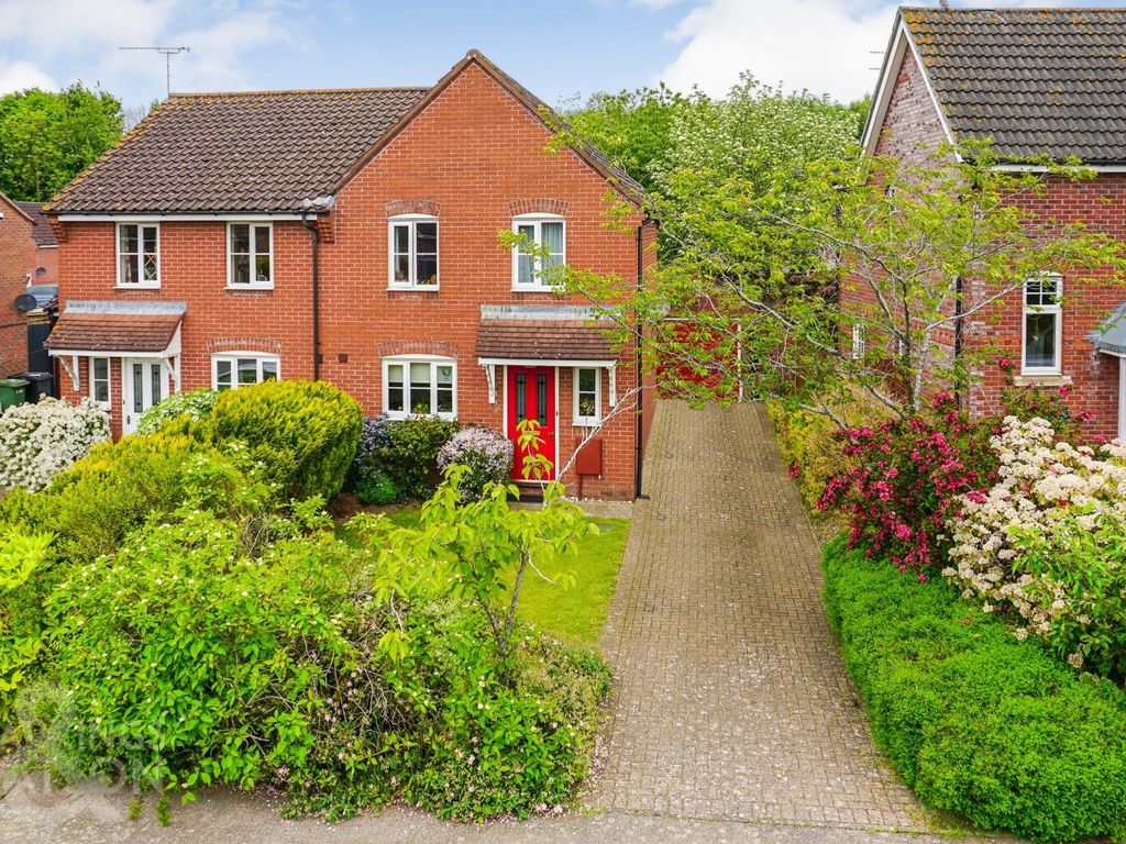 3 bed semidetached house for sale in Wilkinson Road, Rackheath