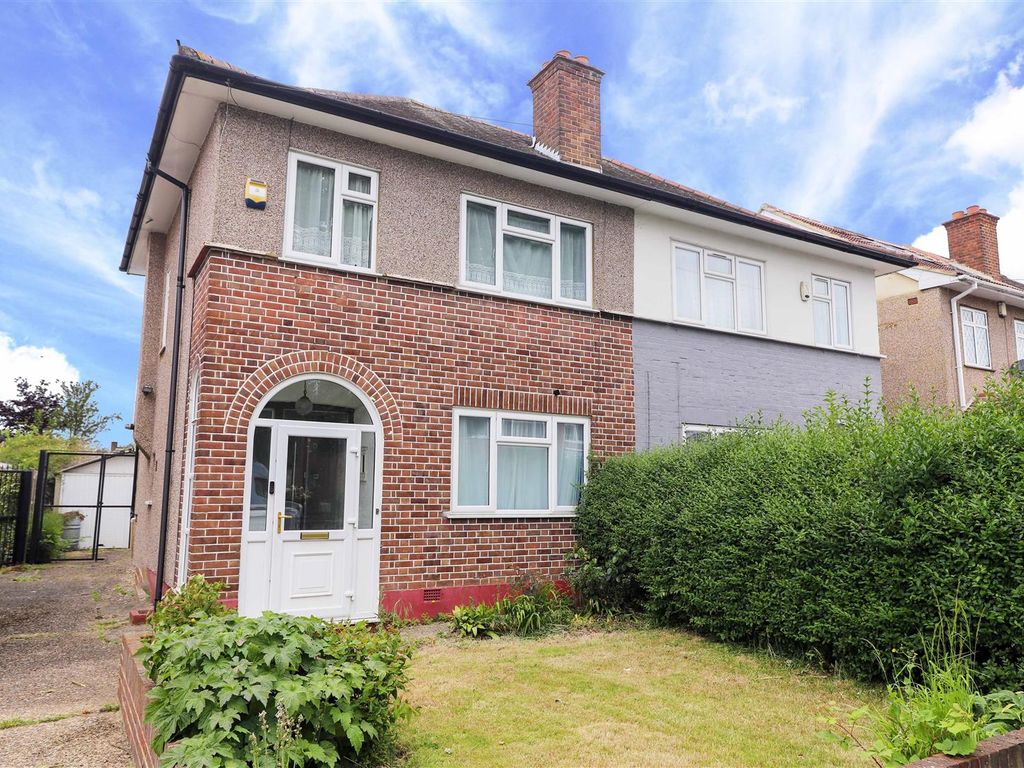 3 bed semidetached house for sale in Grosvenor Avenue, North Hayes UB4