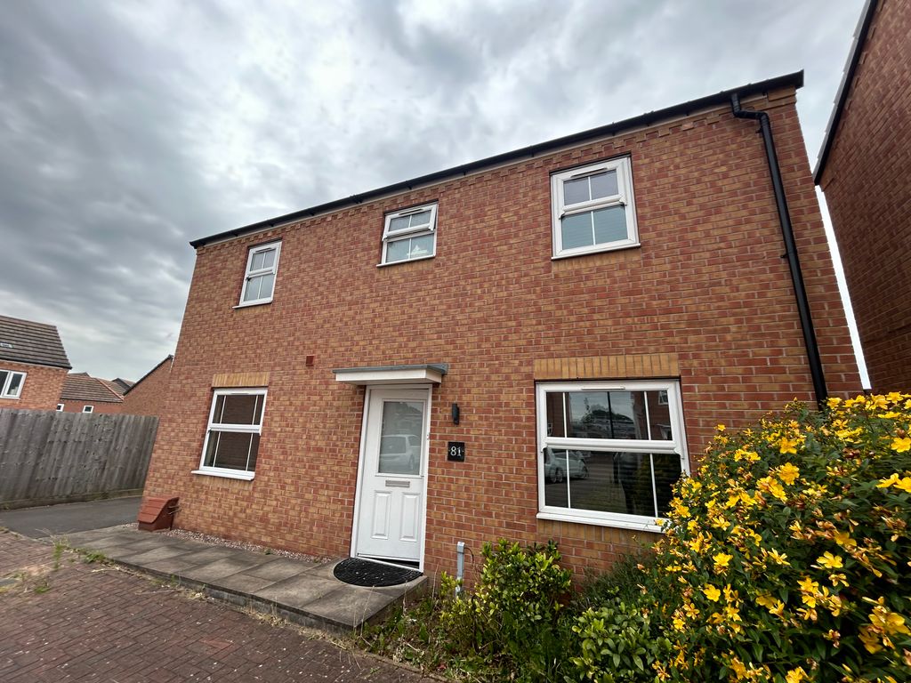 3 bed detached house to rent in Yorkshire Grove, Walsall WS2, £1,200