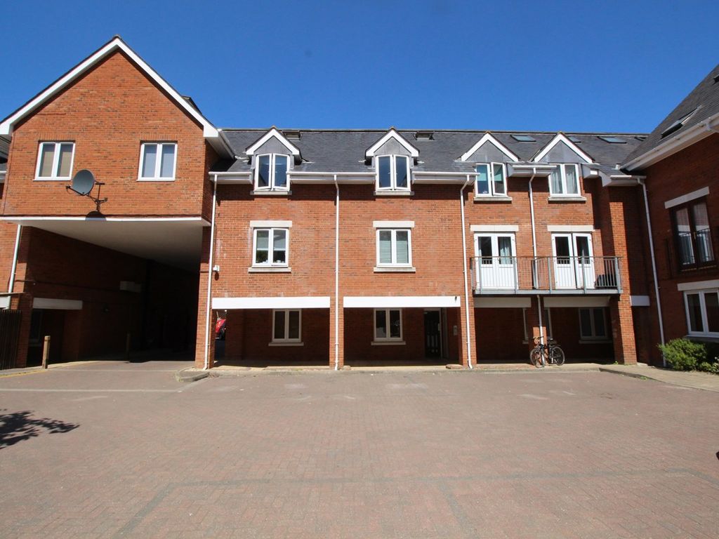 2 bed flat to rent in Sanders Place, Walsworth Road, Hitchin SG4 Zoopla