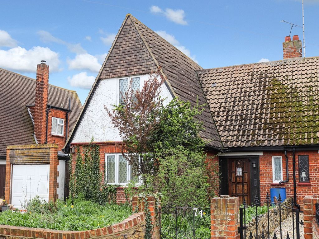 3 bed semidetached house for sale in Church Road, Shoeburyness SS3, £