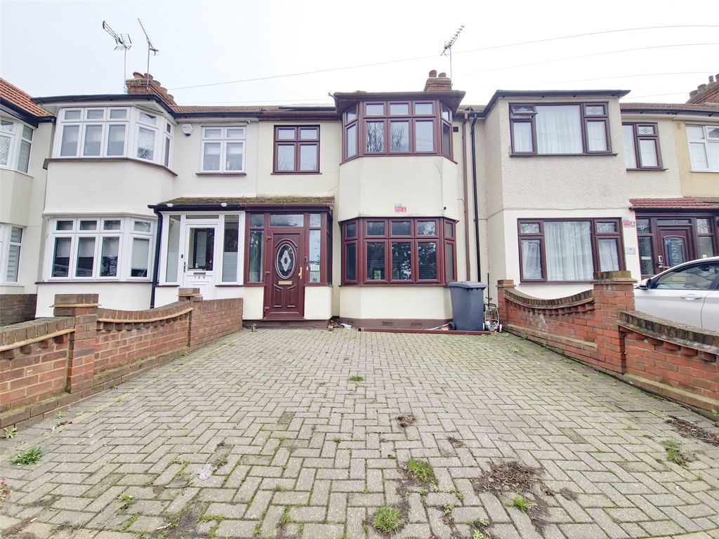 3 bed terraced house to rent in Upper Rainham Road, Hornchurch RM12, £1,900 pcm Zoopla