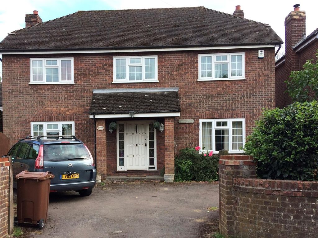 4 bed detached house to rent in The Street, Meopham, Gravesend DA13, £