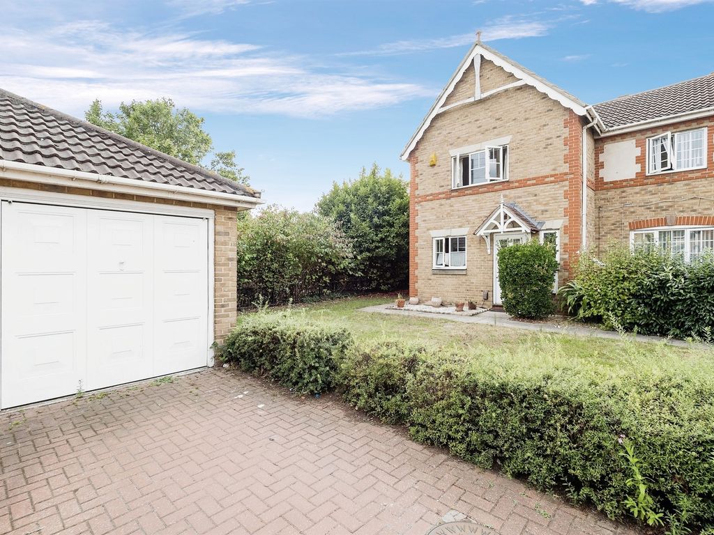 3 bed terraced house for sale in Keel Close, Barking IG11, £450,000