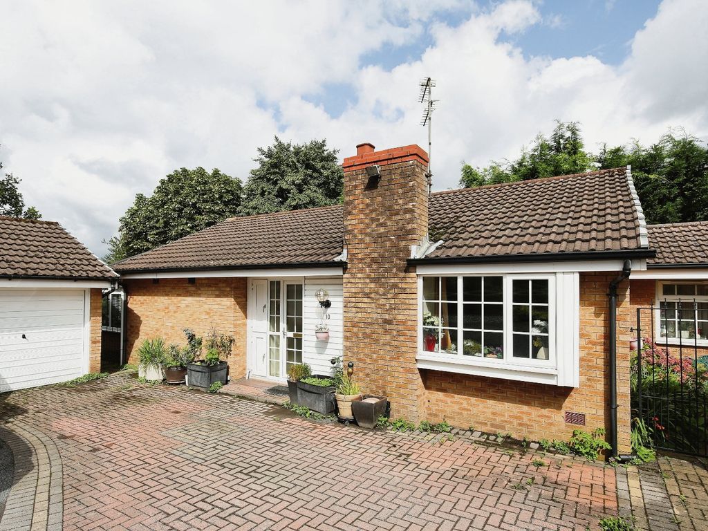 2 bed bungalow for sale in Calderbrook Drive, Cheadle Hulme, Cheadle, Greater Manchester SK8, £