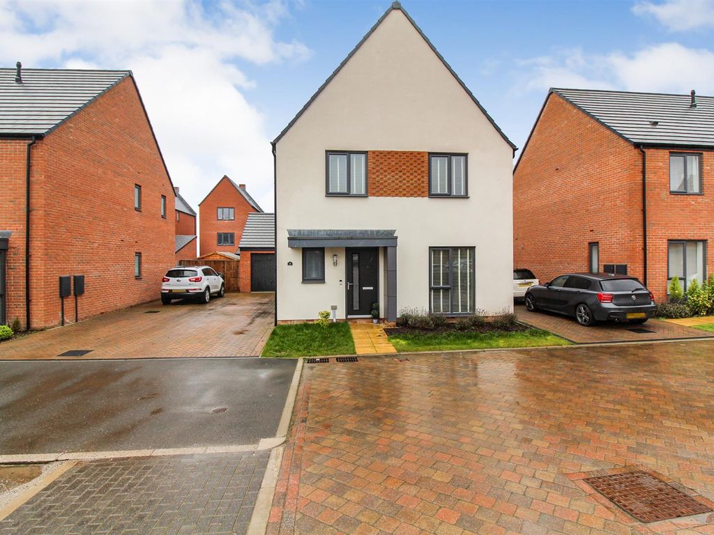 4 bed property for sale in Rowan Grove, Wingerworth, Chesterfield S42