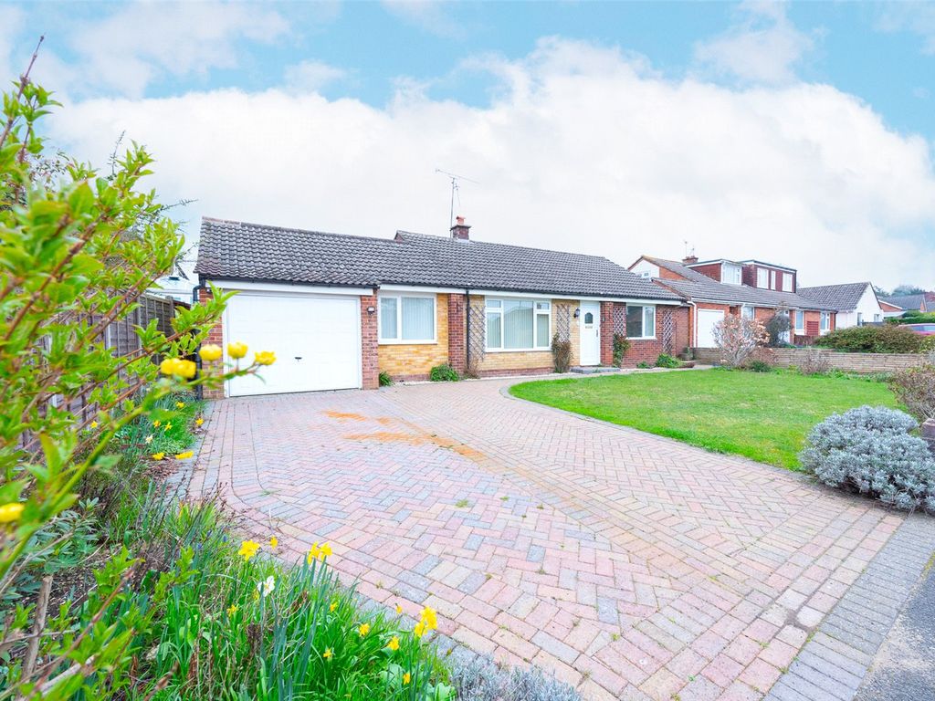 3 bed bungalow for sale in Swains Close, Tadley, Hampshire RG26 Zoopla