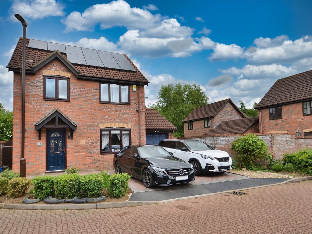 3 bed detached house to rent in Beresford Close, Emerson Valley MK4, £