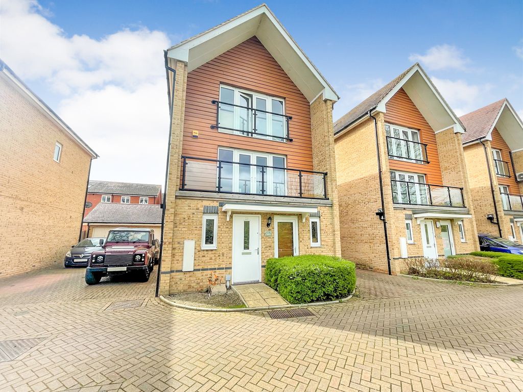 4 bed town house for sale in Edgeworth Close, Slough SL3 Zoopla