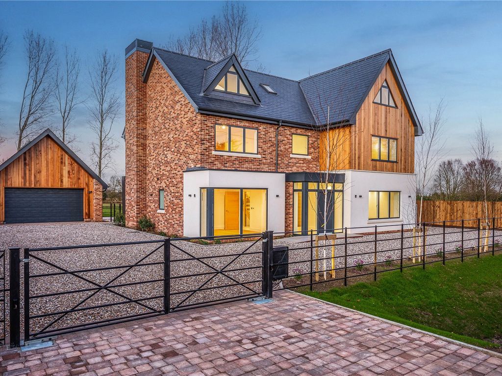 New home, 6 bed detached house for sale in Hamperden End, Debden Green