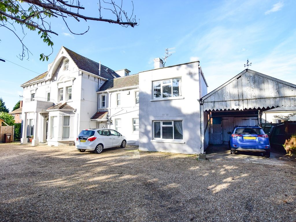 4 bed flat for sale in Hollington Park Road, St LeonardsOnSea TN38