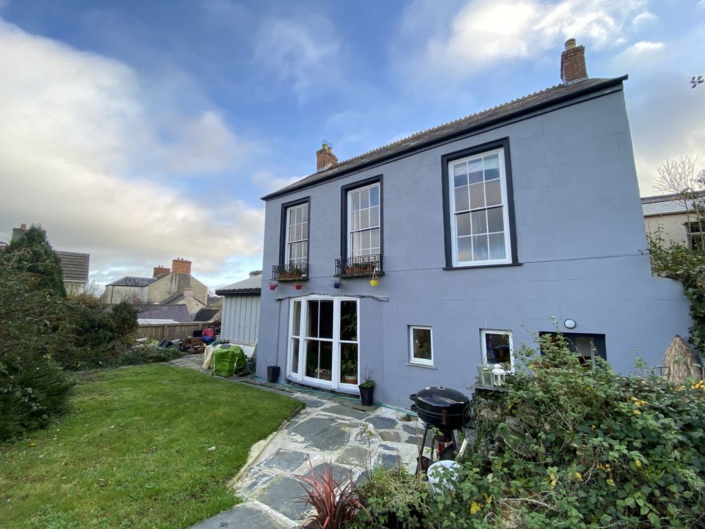 3 bed end terrace house for sale in City Road, Haverfordwest SA61, £