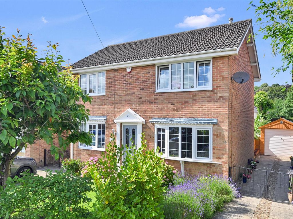 4 bed detached house to rent in Cricketers Green, Yeadon, Leeds, West