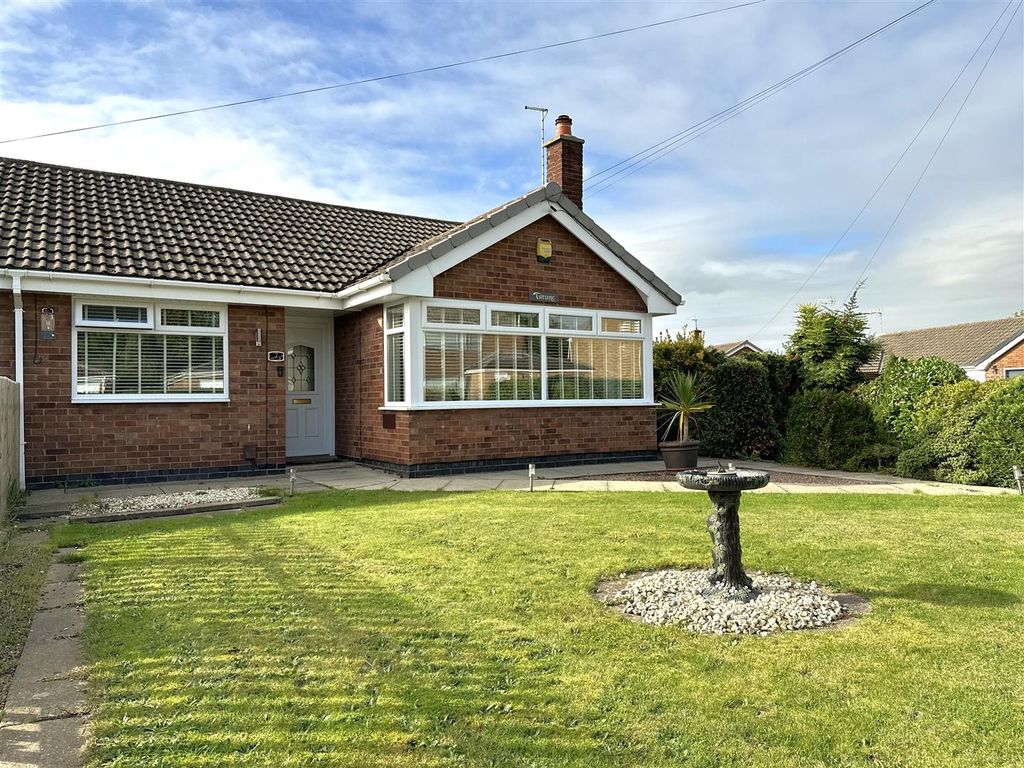 2 bed bungalow for sale in Meadow Road, New Balderton, Newark NG24, £