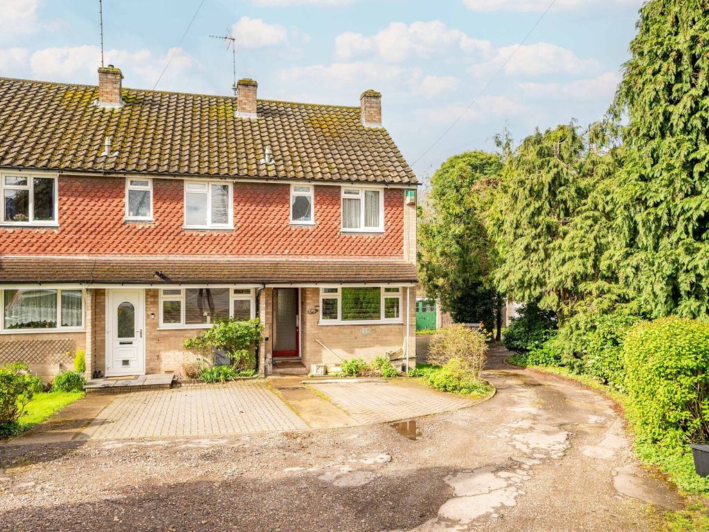3 bed end terrace house for sale in Moorlands, Frogmore, St. Albans