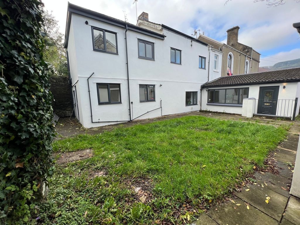 3 bed semidetached house for sale in Brynseinon Street Troedyrhiw
