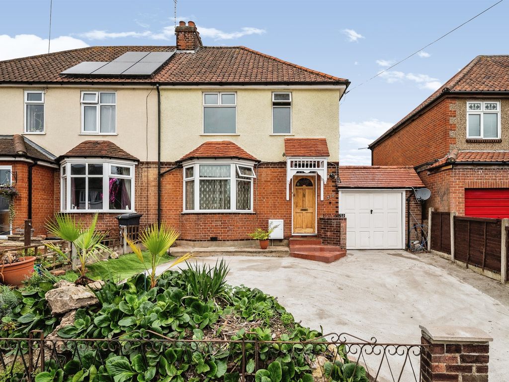 3 bed semidetached house for sale in High Road, Broxbourne EN10, £