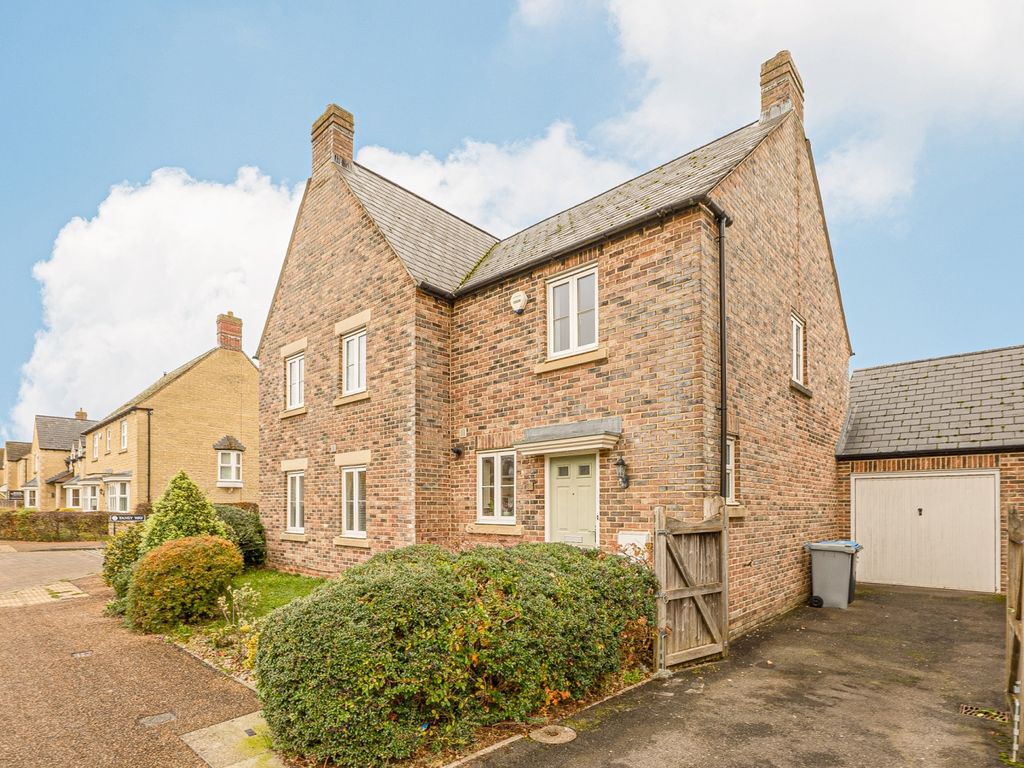 2 bed semidetached house for sale in Elmhurst Way, Carterton