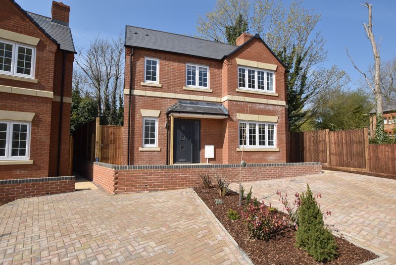 4 bed detached house for sale in Bowlers Close, Simpson, Milton Keynes