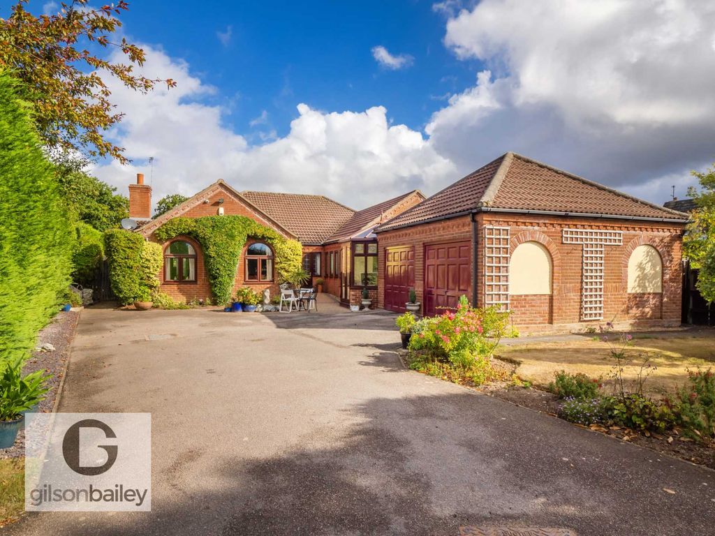 3 bed detached bungalow for sale in Blofield Corner Road, Little