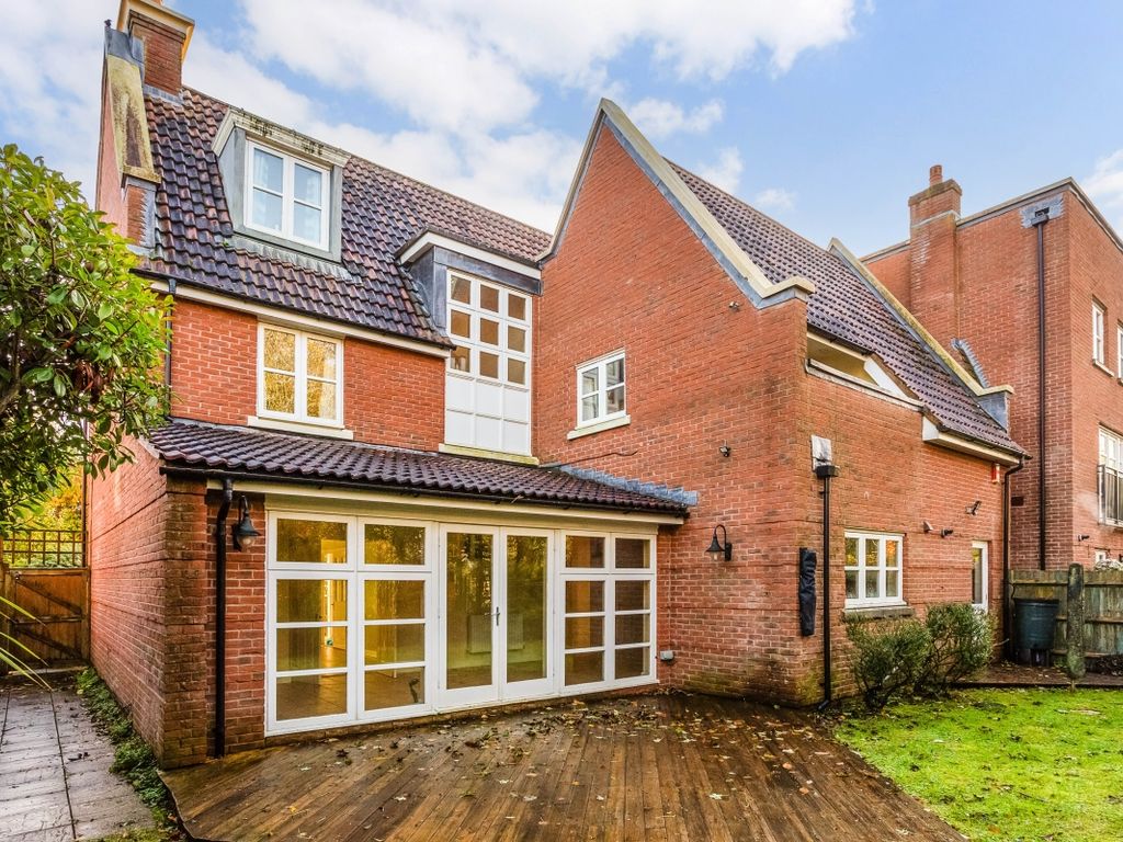 5 bed detached house to rent in Royal Victoria Park, Brentry, Bristol