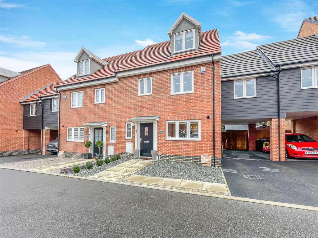 5 bed semidetached house for sale in Pond Chase, Hockley SS5 Zoopla