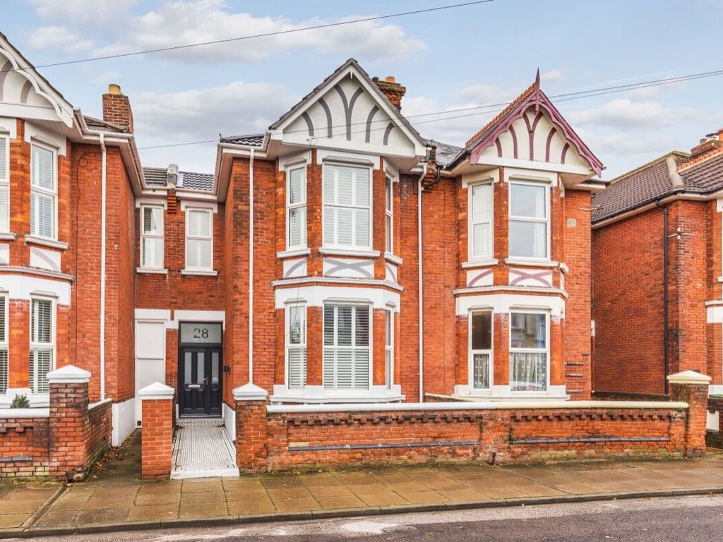 5 bed terraced house for sale in Bembridge Crescent, Southsea PO4 Zoopla
