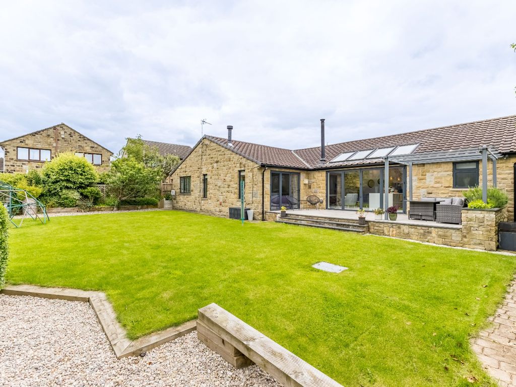 4 bed bungalow for sale in Gregory Drive, Kirkburton, Huddersfield HD8