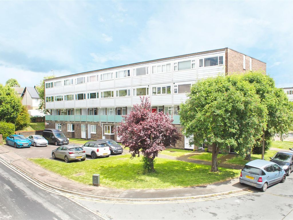 1 bed flat for sale in Crib Street, Ware SG12, £225,000 Zoopla