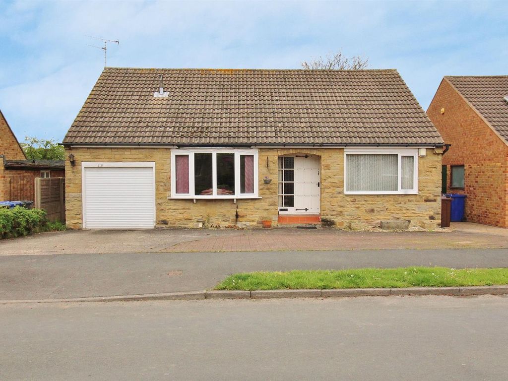 3 bed detached bungalow for sale in Sand Lane, South Milford, Leeds