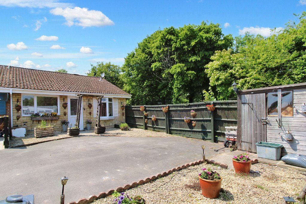 2 bed bungalow for sale in Belsay, Toothill, Swindon SN5 Zoopla