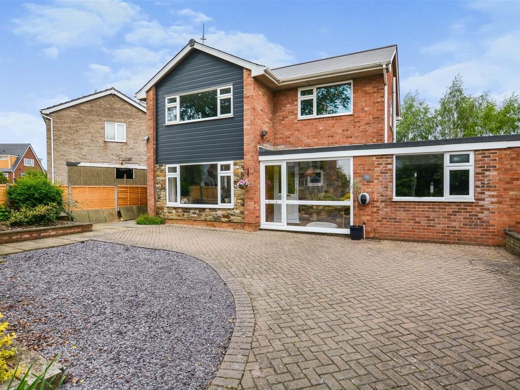 3 bed linkdetached house for sale in Manor Road, Bottesford