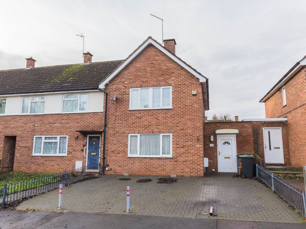 3 bed end terrace house for sale in The Delves, Raunds, Wellingborough