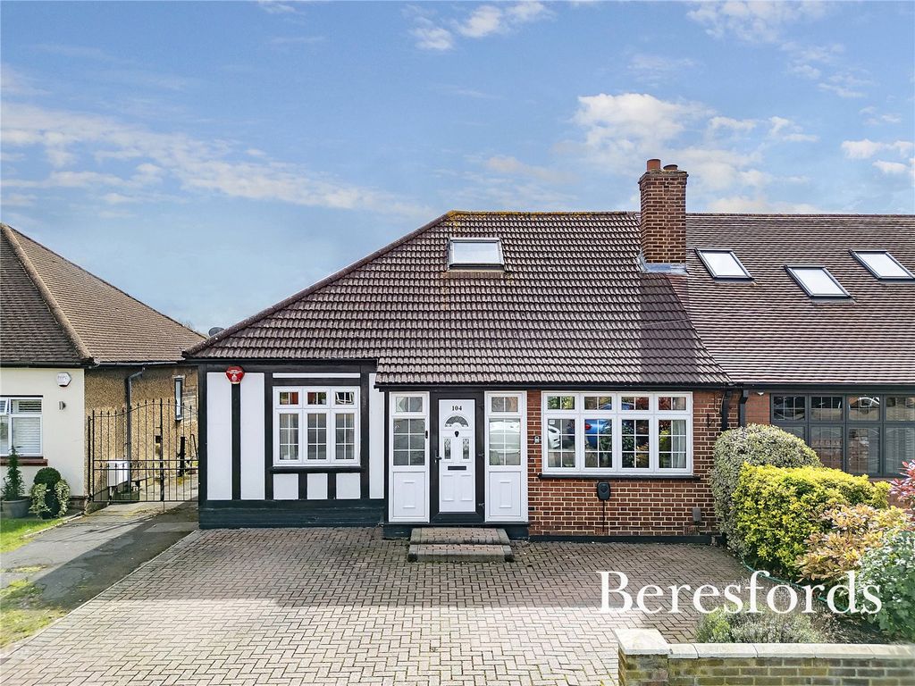 4 bed semidetached house for sale in Cranston Park Avenue, Upminster