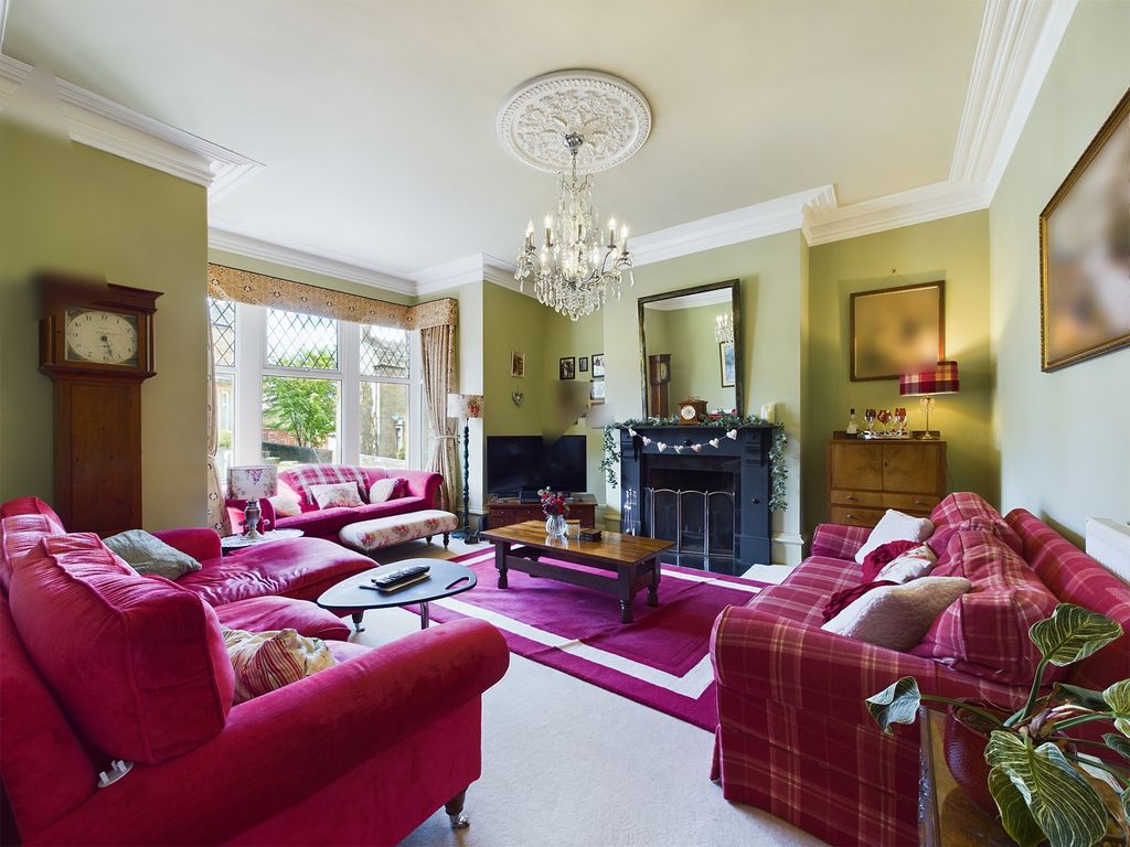 6 bed semidetached house for sale in Prospect Street, Eccleshill