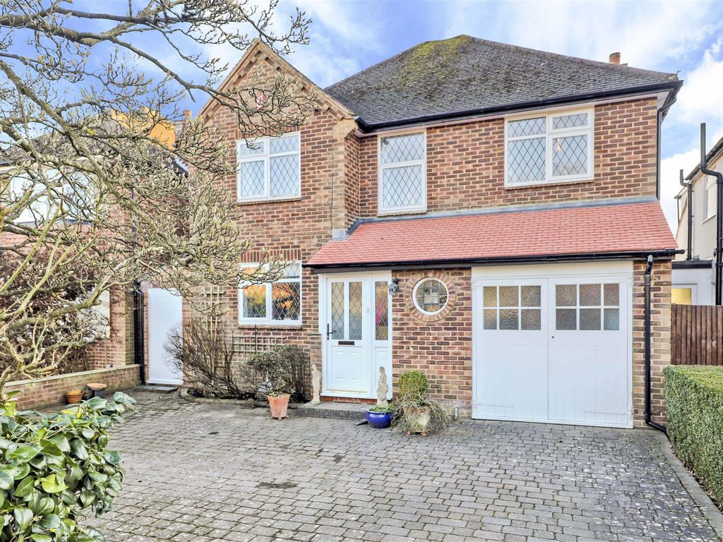 4 bed detached house for sale in Park Avenue, Ruislip HA4, £1,100,000