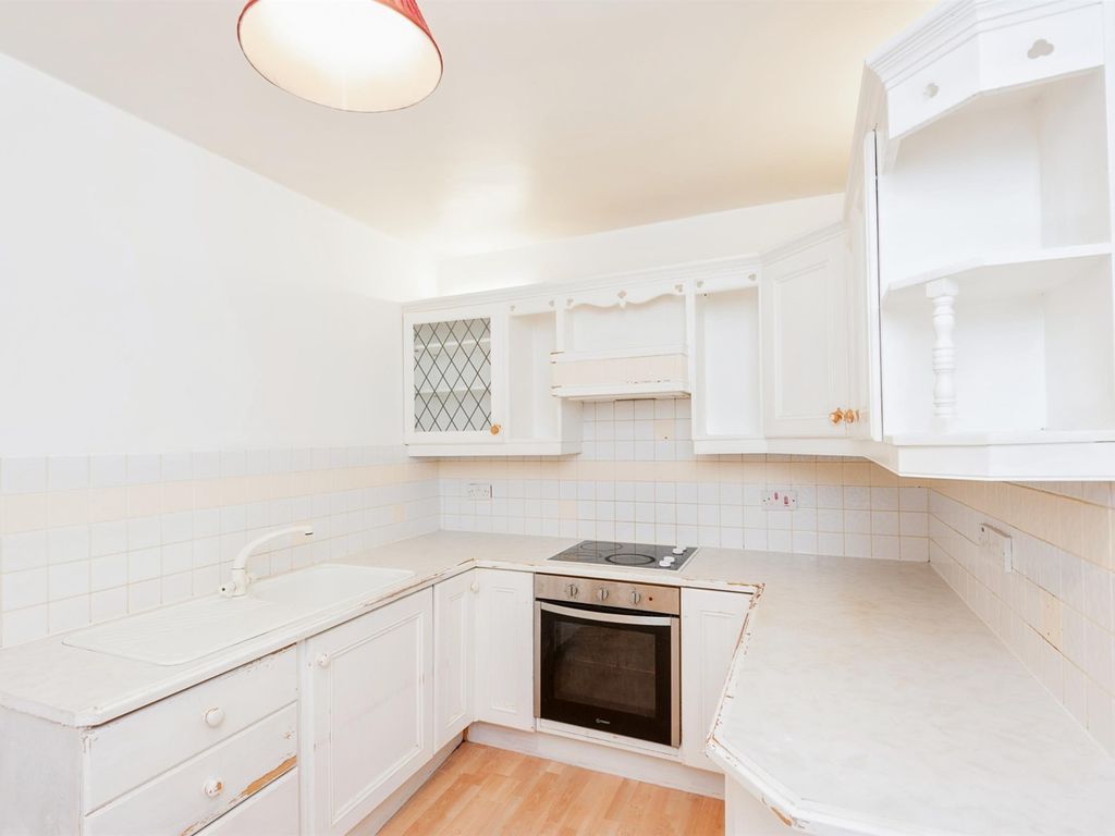 Highfields Road, Edgerton, Huddersfield HD1