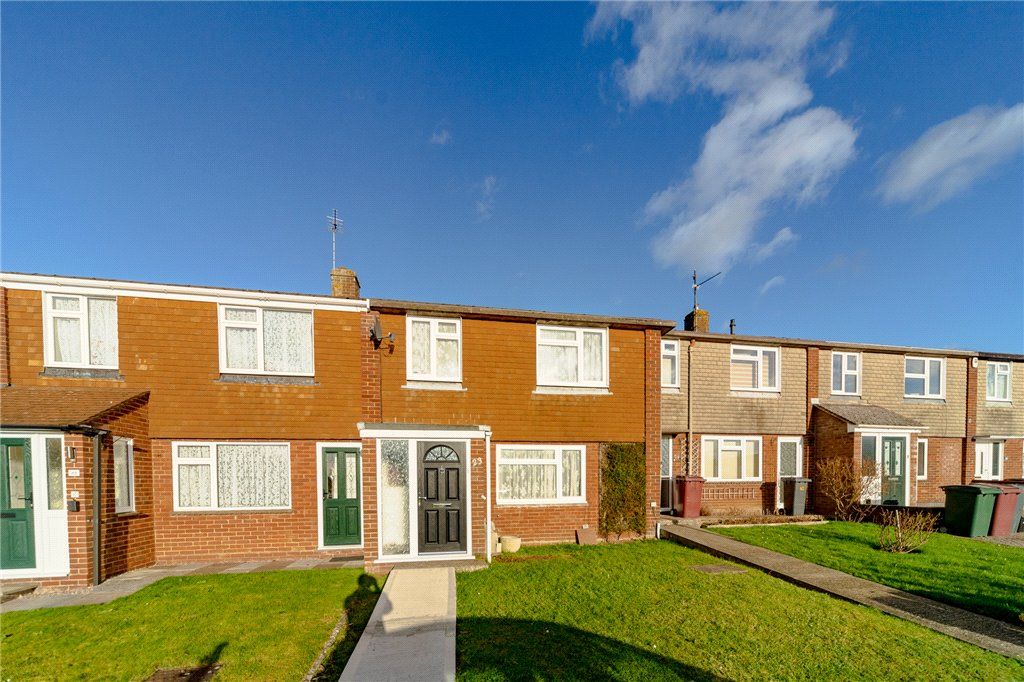 3 bed terraced house for sale in Margaret Close, Reading, Berkshire RG2
