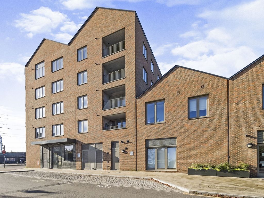 2 bed flat for sale in Ferry Lane, Rainham RM13 Zoopla