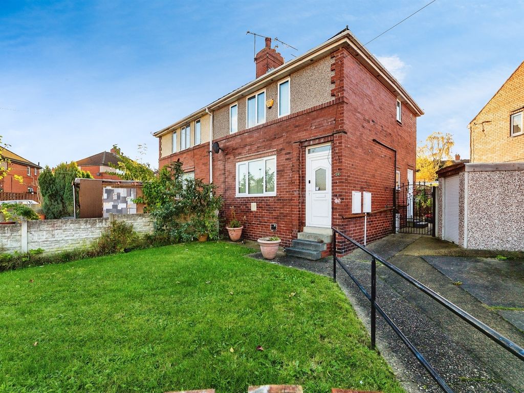 3 bed semidetached house for sale in Roger Road, Barnsley S71, £