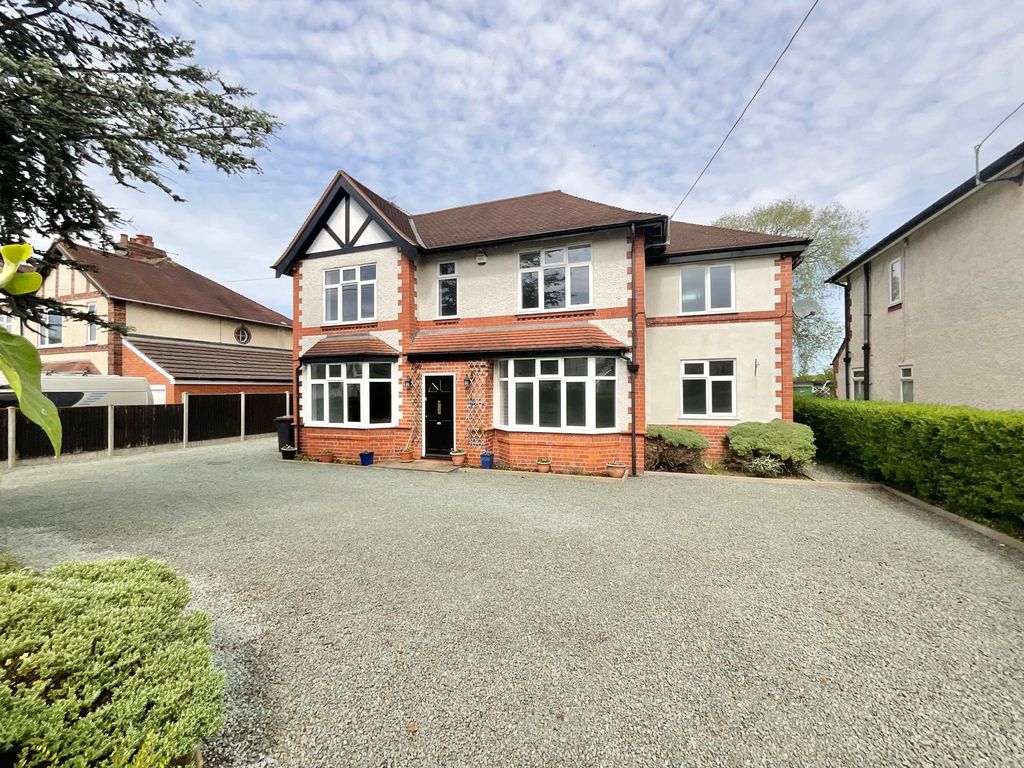 4 bed detached house for sale in Chestnut Avenue, Shavington CW2, £