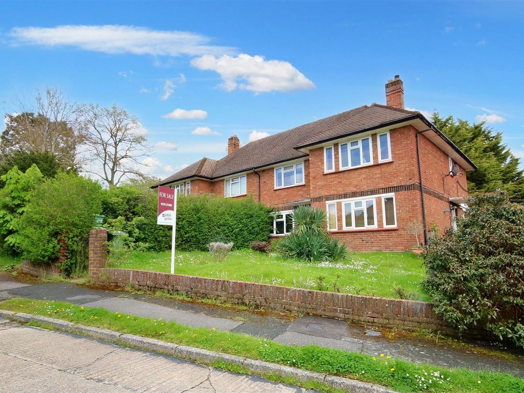 2 bed flat for sale in The Crescent, Epsom KT18 Zoopla