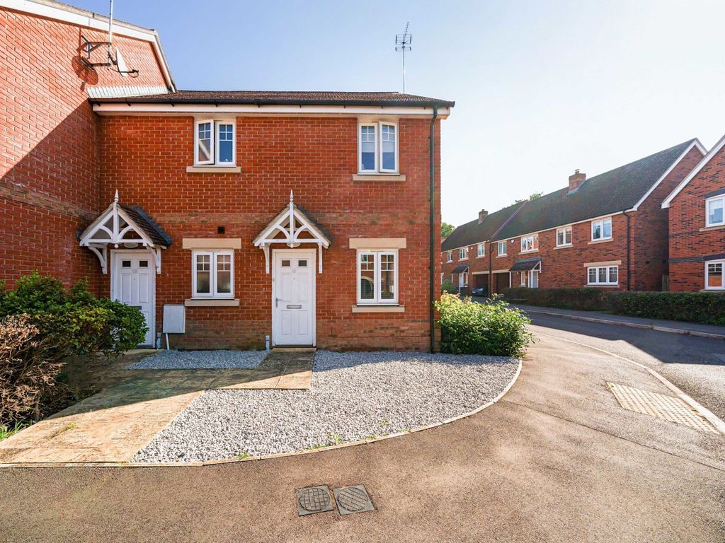 2 bed for sale in Carina Drive, Wokingham, Berkshire RG40, £