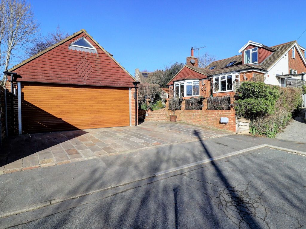 4 bed bungalow for sale in Hazlemere View, Hazlemere, High