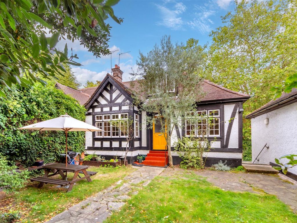 4 bed property for sale in West View, Makepeace Avenue, Highgate