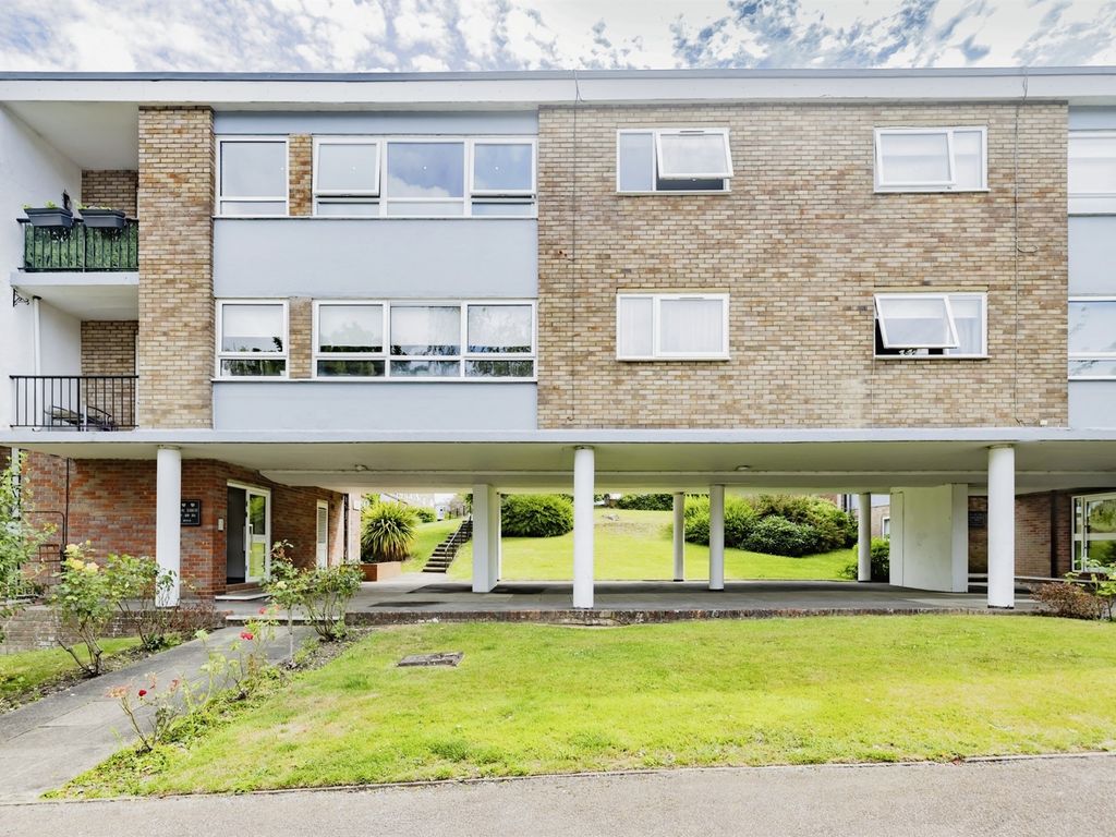 2 bed flat for sale in Ivinghoe Road, Bushey WD23, £400,000 Zoopla