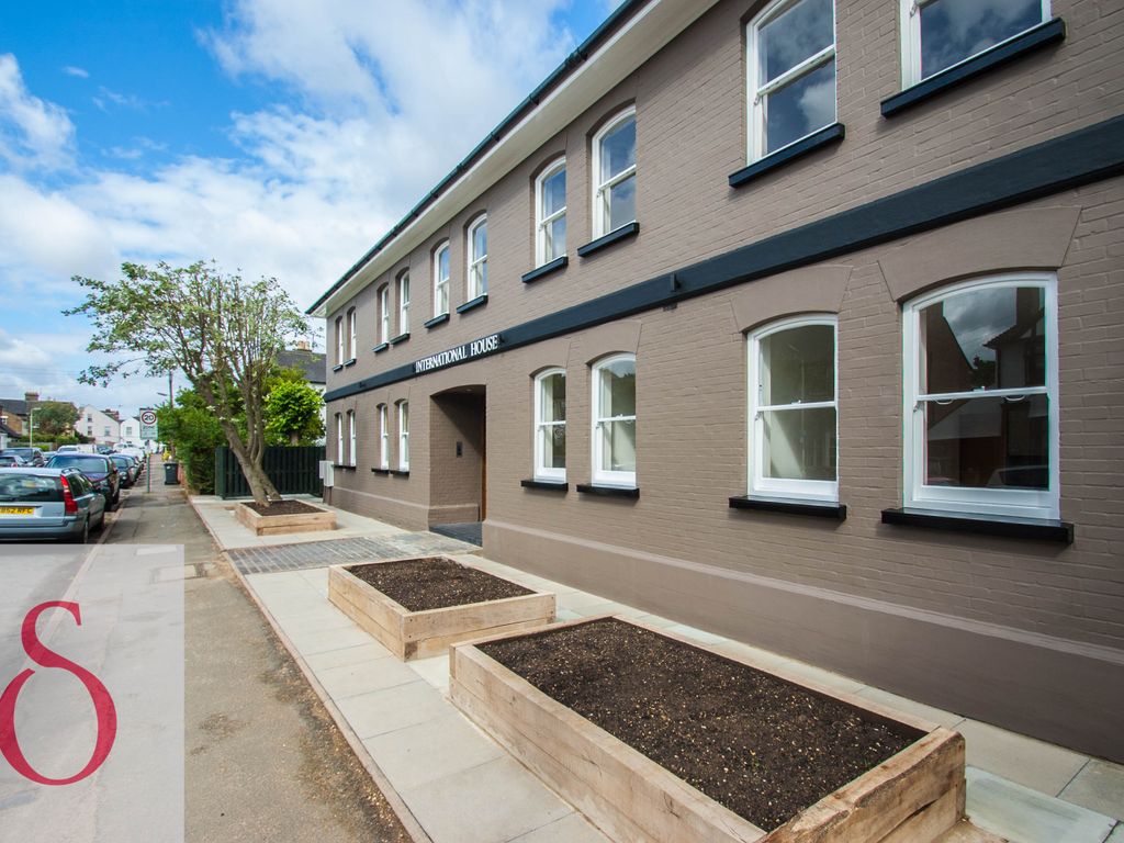 2 bed flat to rent in Tamworth Road, Hertford SG13, £1,300 pcm Zoopla